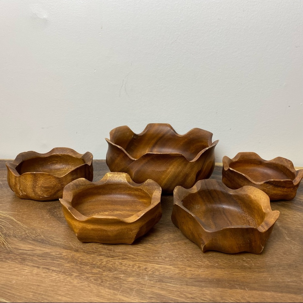 Flower Petal Carved Wood Monkey Pod Bowl Serving Set - Picture 3 of 12